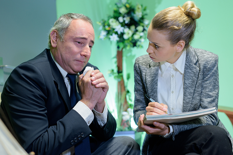 Who pays funeral expenses in NSW?